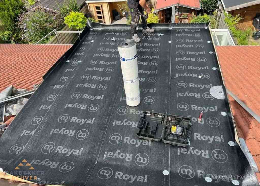 Dakrenovatie met Royal onderdak op plat dak in Reuver