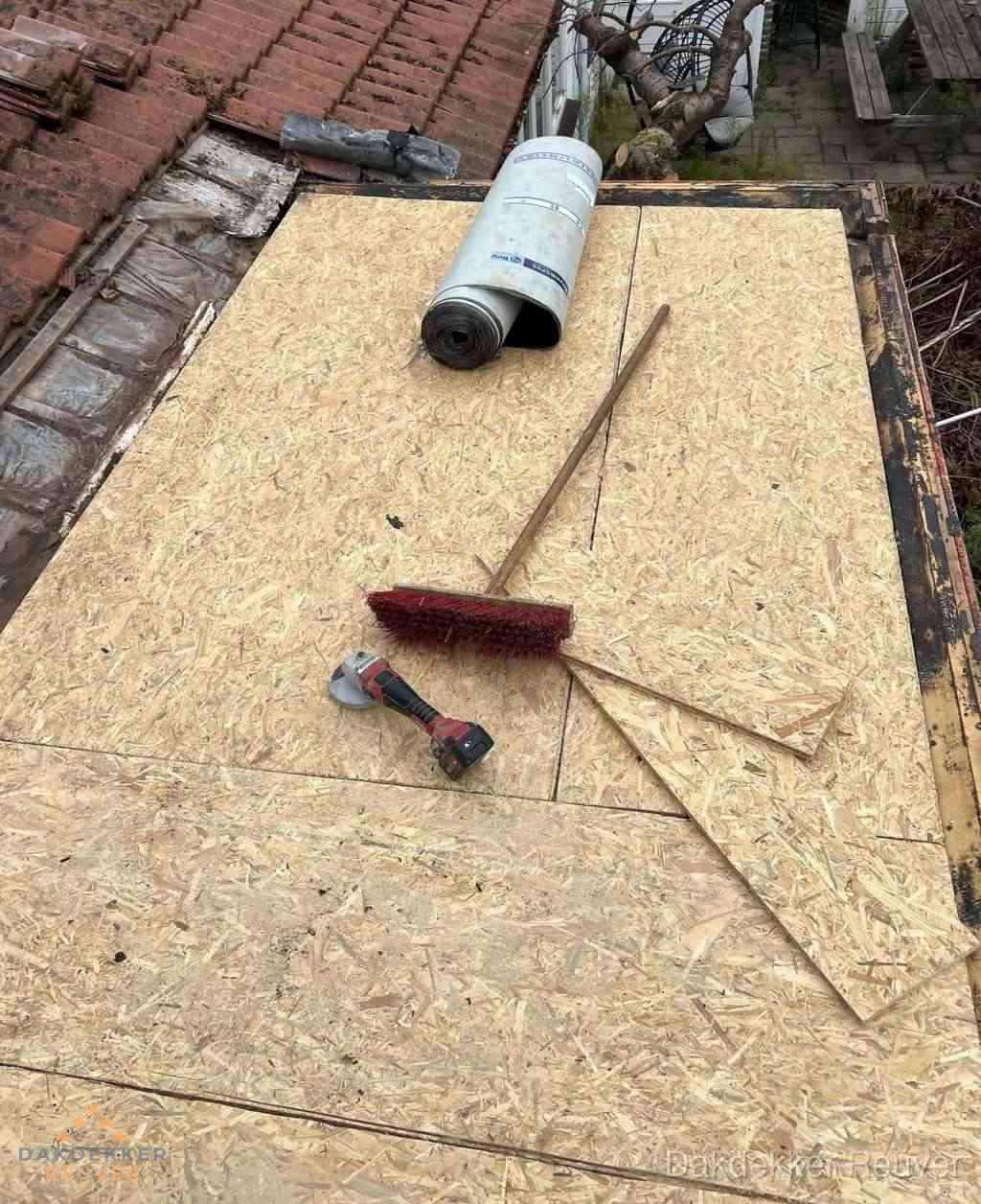 Dakrenovatie afgerond met nieuwe bitumen dakbedekking in Reuver