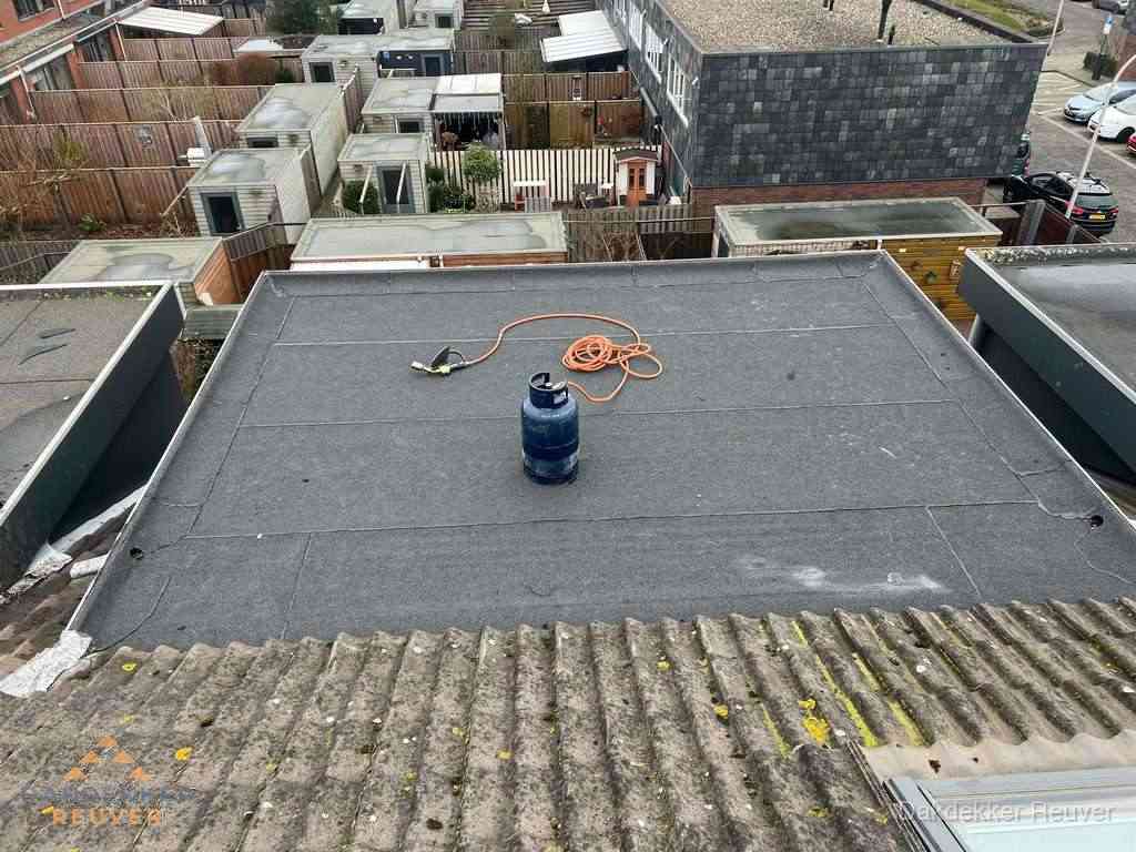 Dakreparatie plat dak met bitumen in Reuver