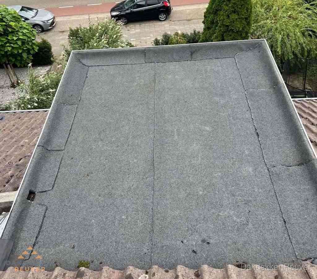 Dakbedekking schuur met bitumen in Reuver